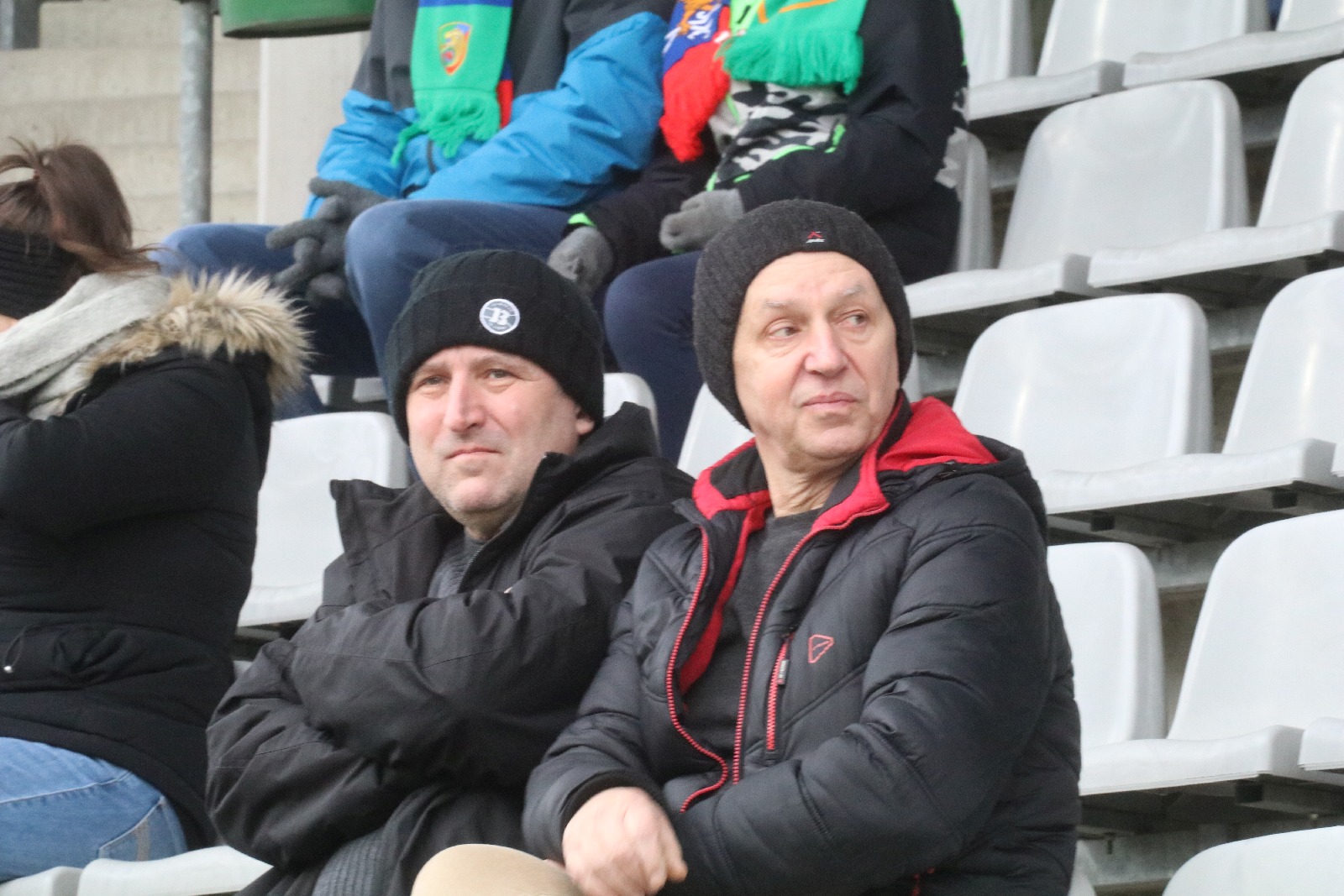 Kibice na stadionie podczas meczu z Puszczą Niepołomice
