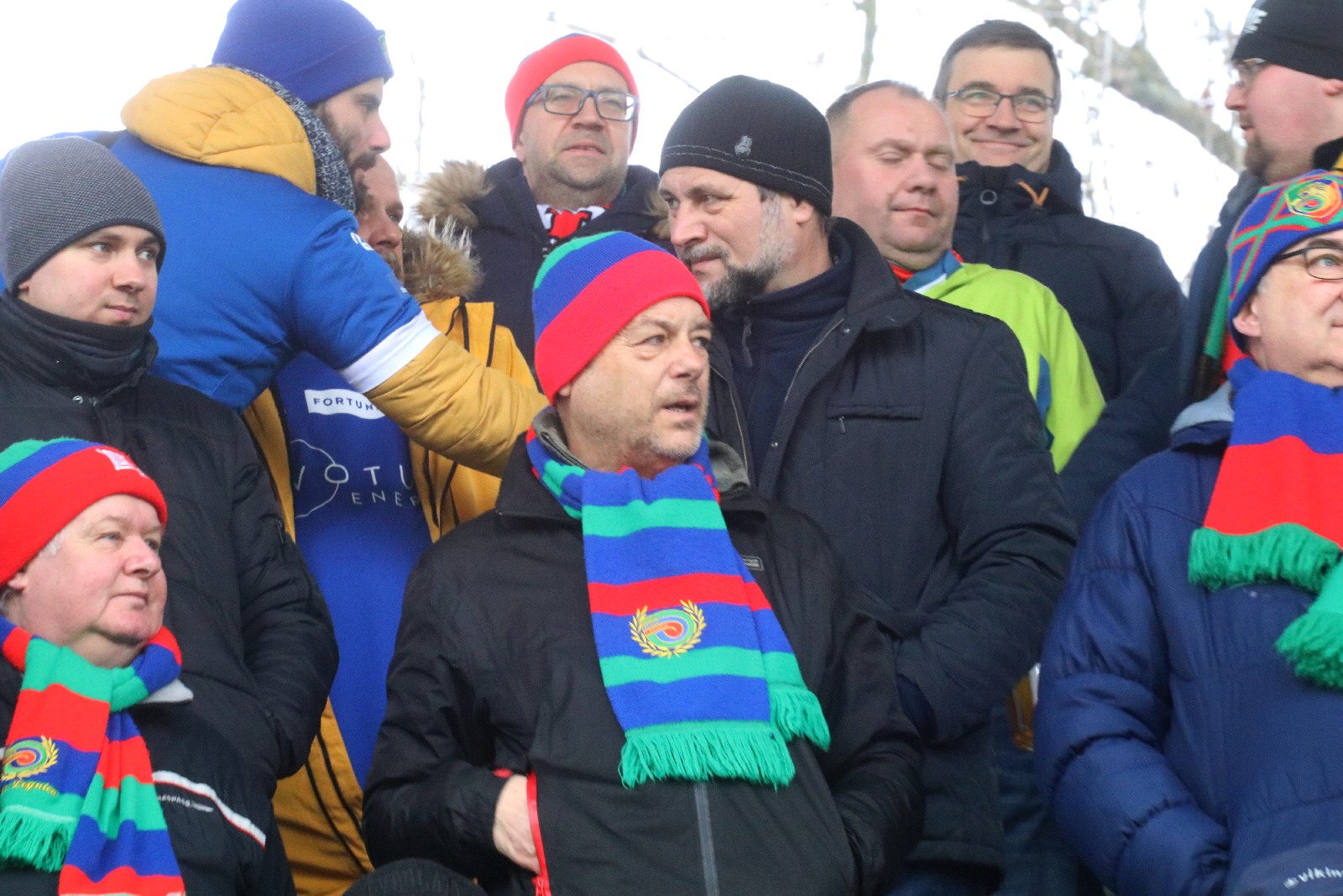 Kibice na stadionie podczas meczu z Puszczą Niepołomice
