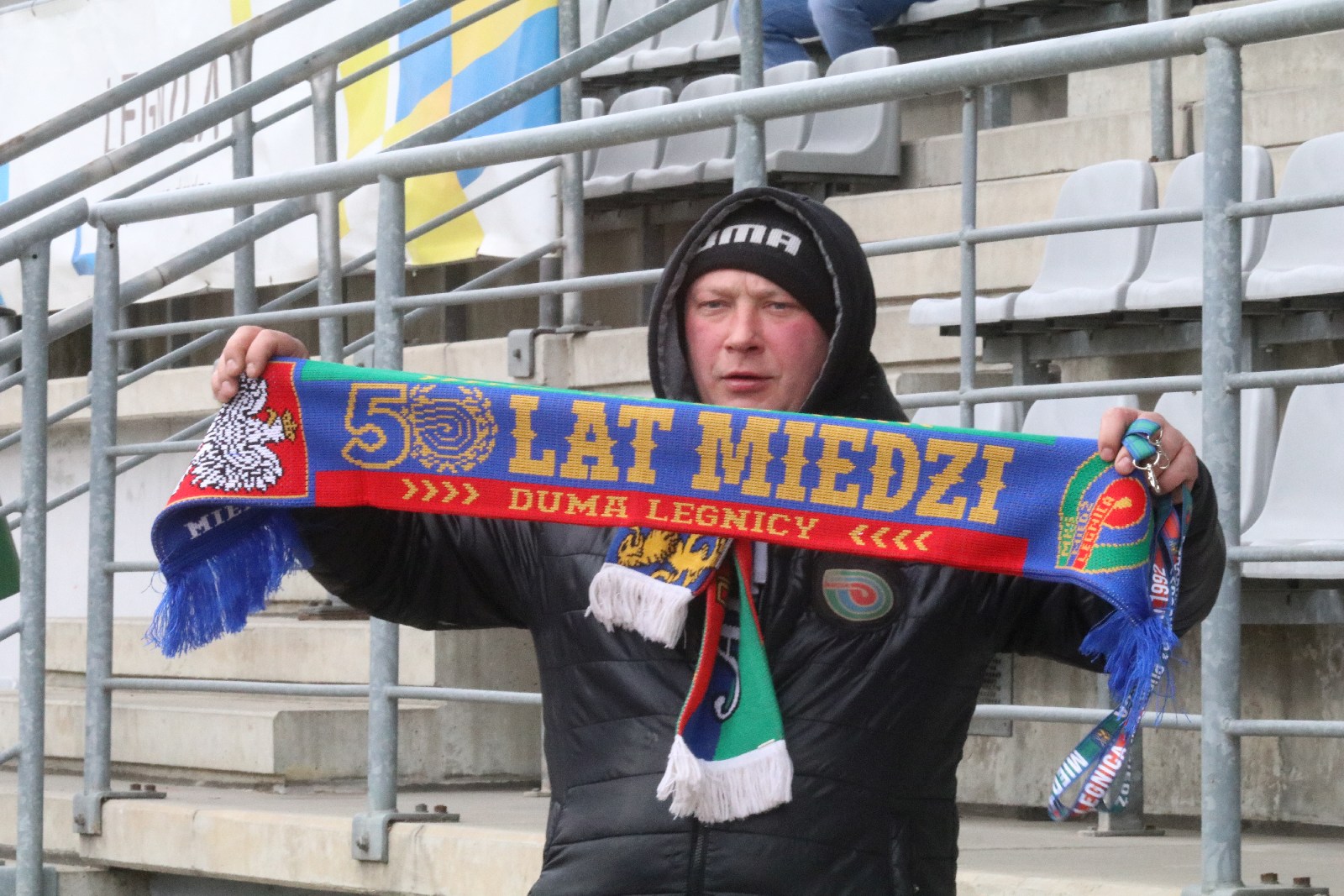 Kibice na stadionie podczas meczu z Puszczą Niepołomice
