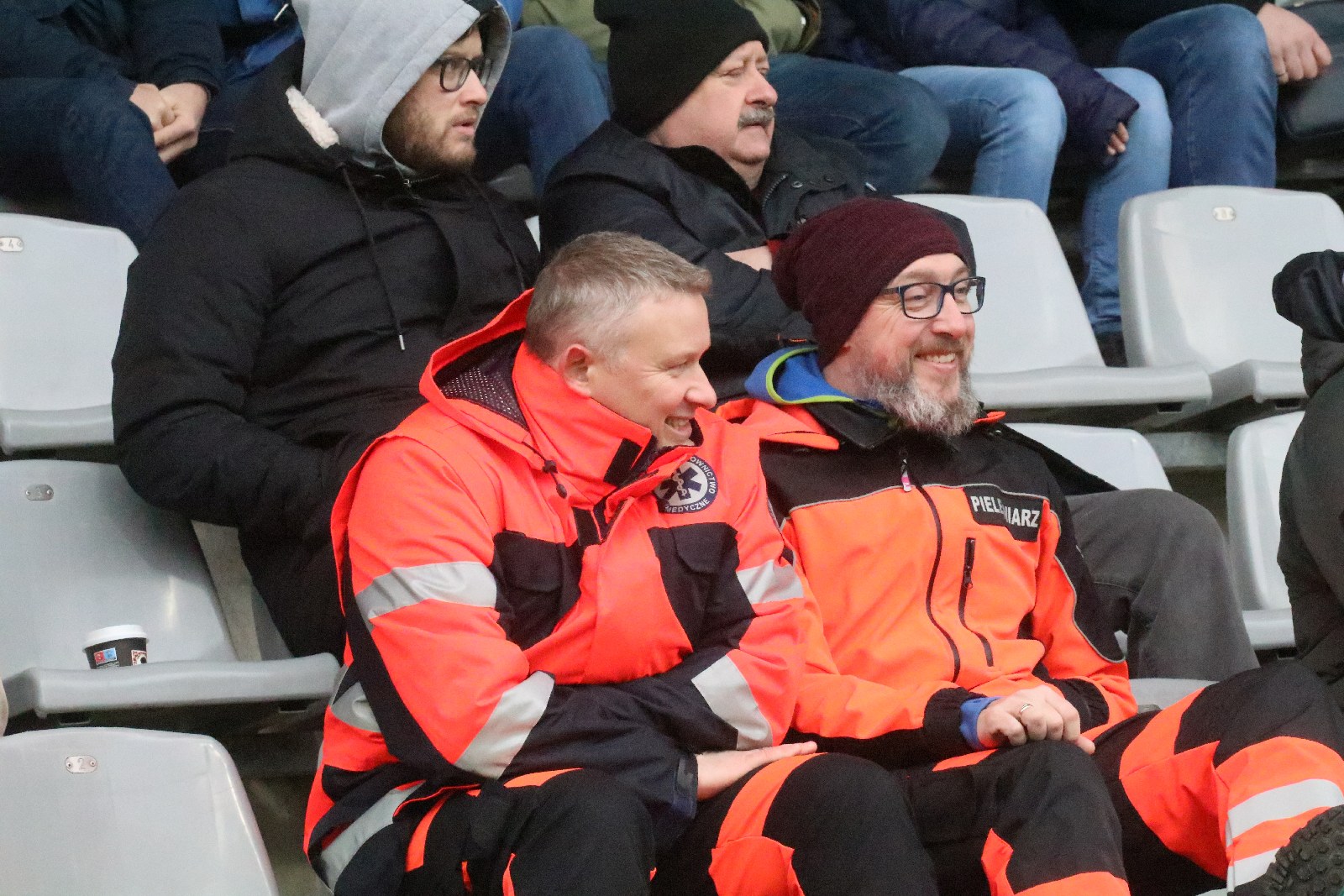 Kibice na stadionie podczas meczu z Puszczą Niepołomice
