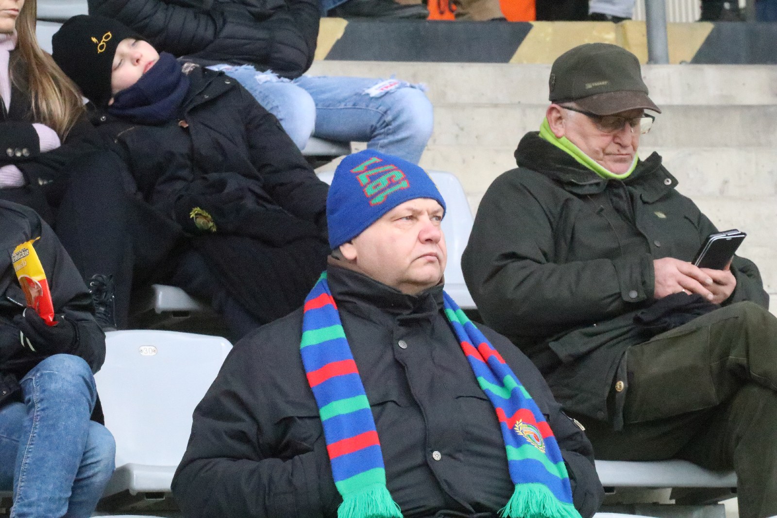 Kibice na stadionie podczas meczu z Puszczą Niepołomice
