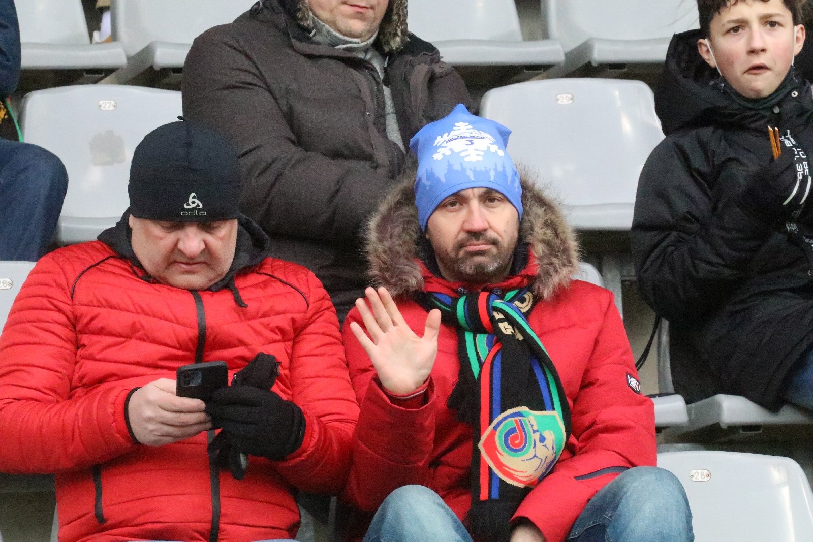 Kibice na stadionie podczas meczu z Puszczą Niepołomice
