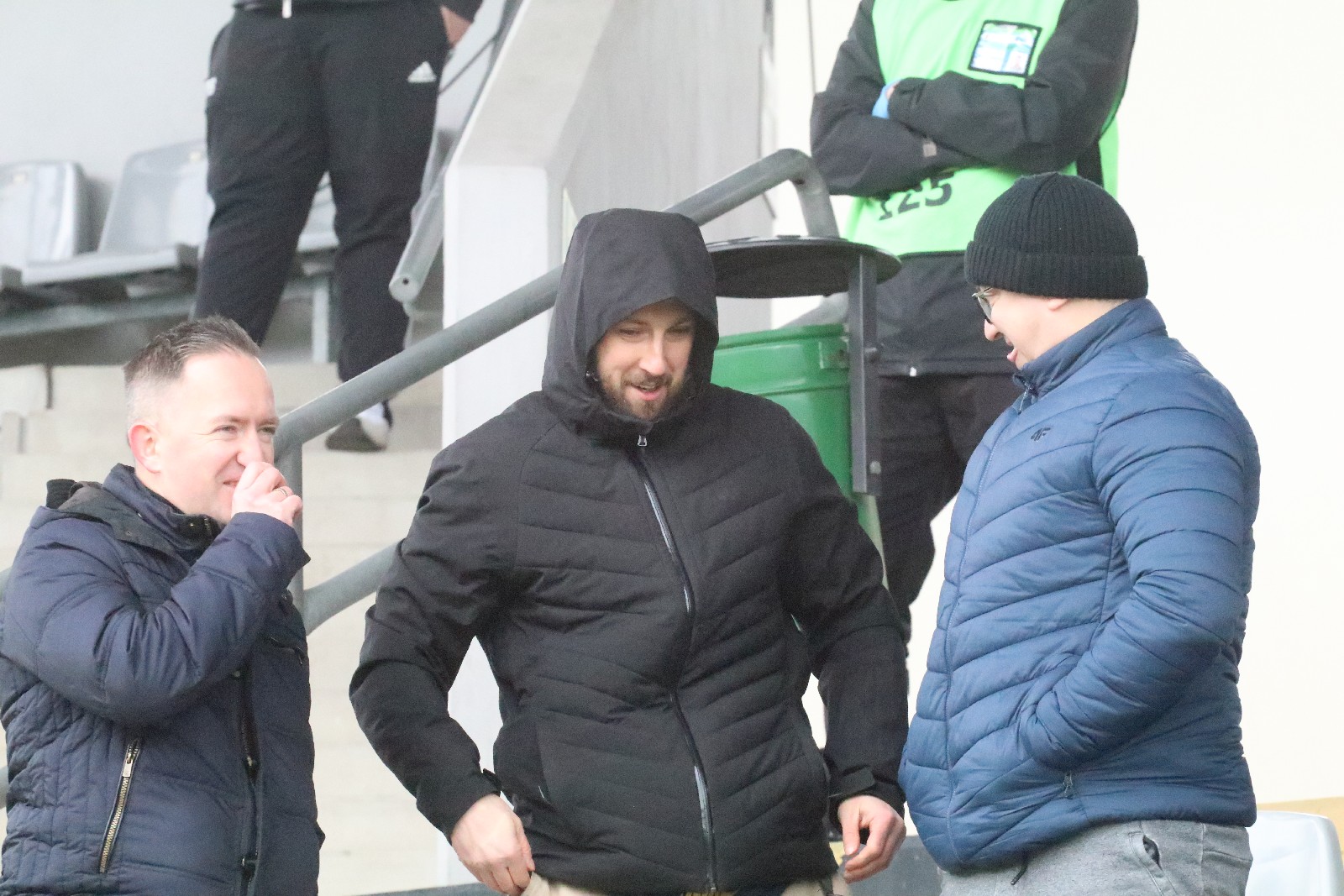 Kibice na stadionie podczas meczu z Puszczą Niepołomice
