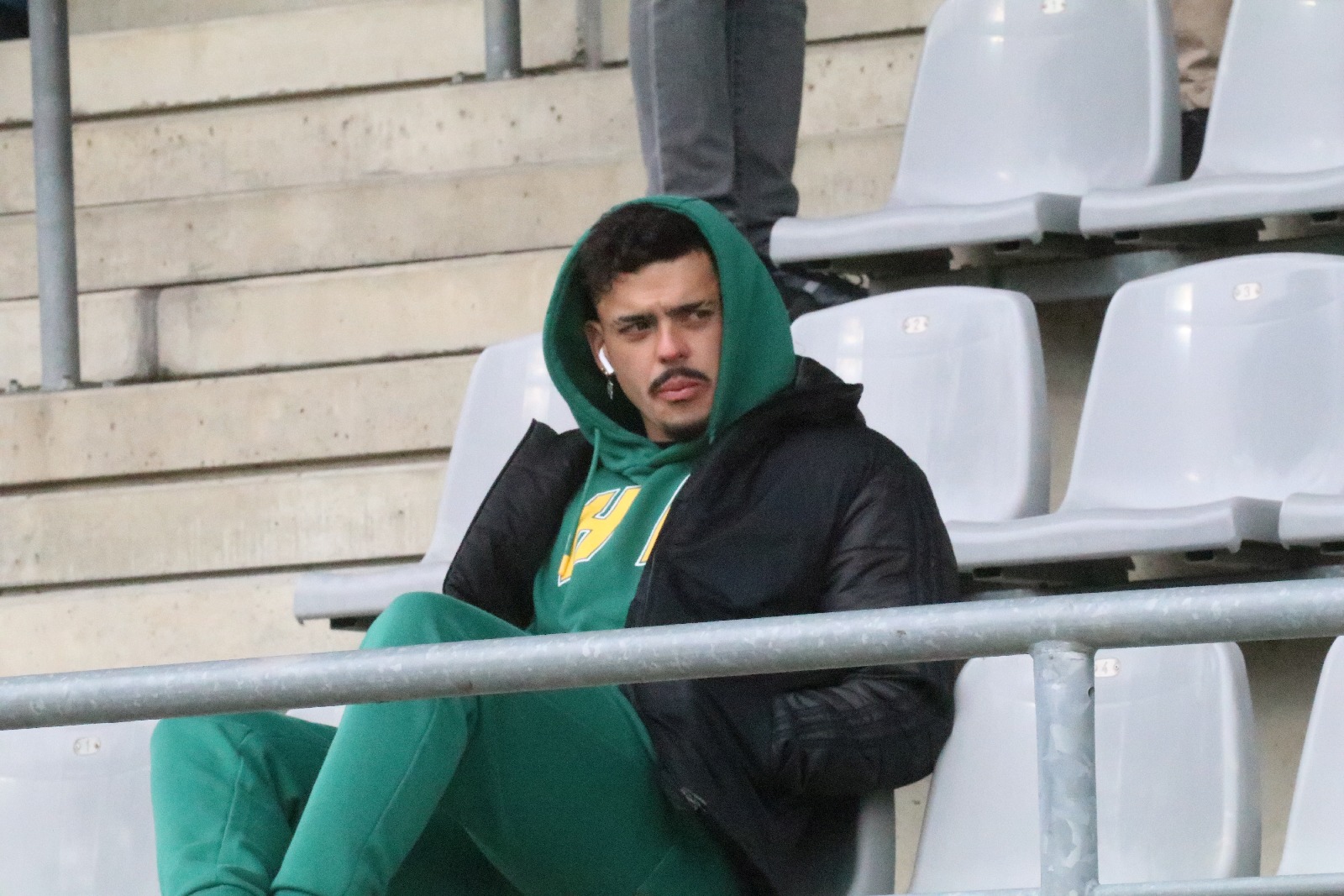 Kibice na stadionie podczas meczu z Puszczą Niepołomice
