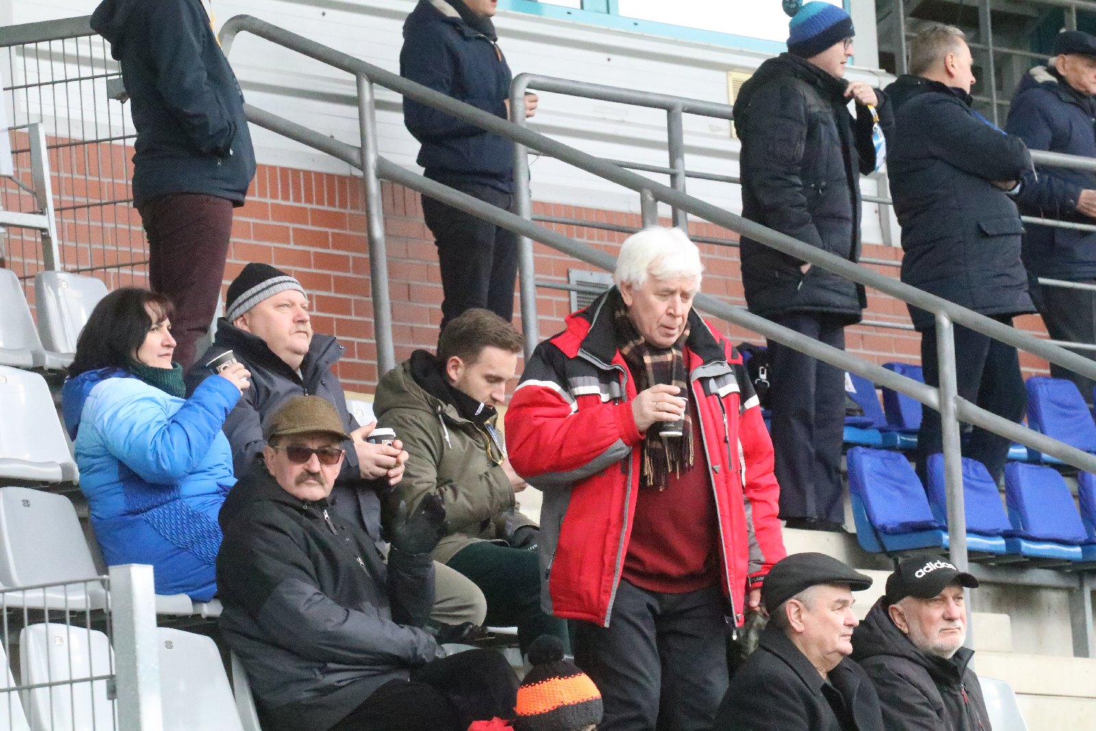 Kibice na stadionie podczas meczu z Puszczą Niepołomice
