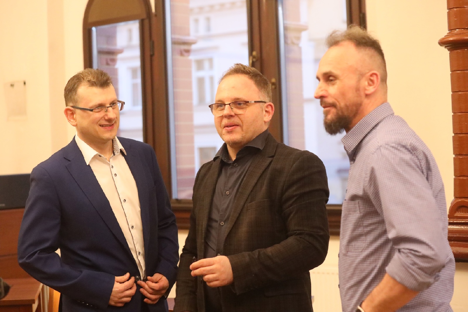 Autorzy monografii Miedzi Legnica na spotkaniu z czytelnikami