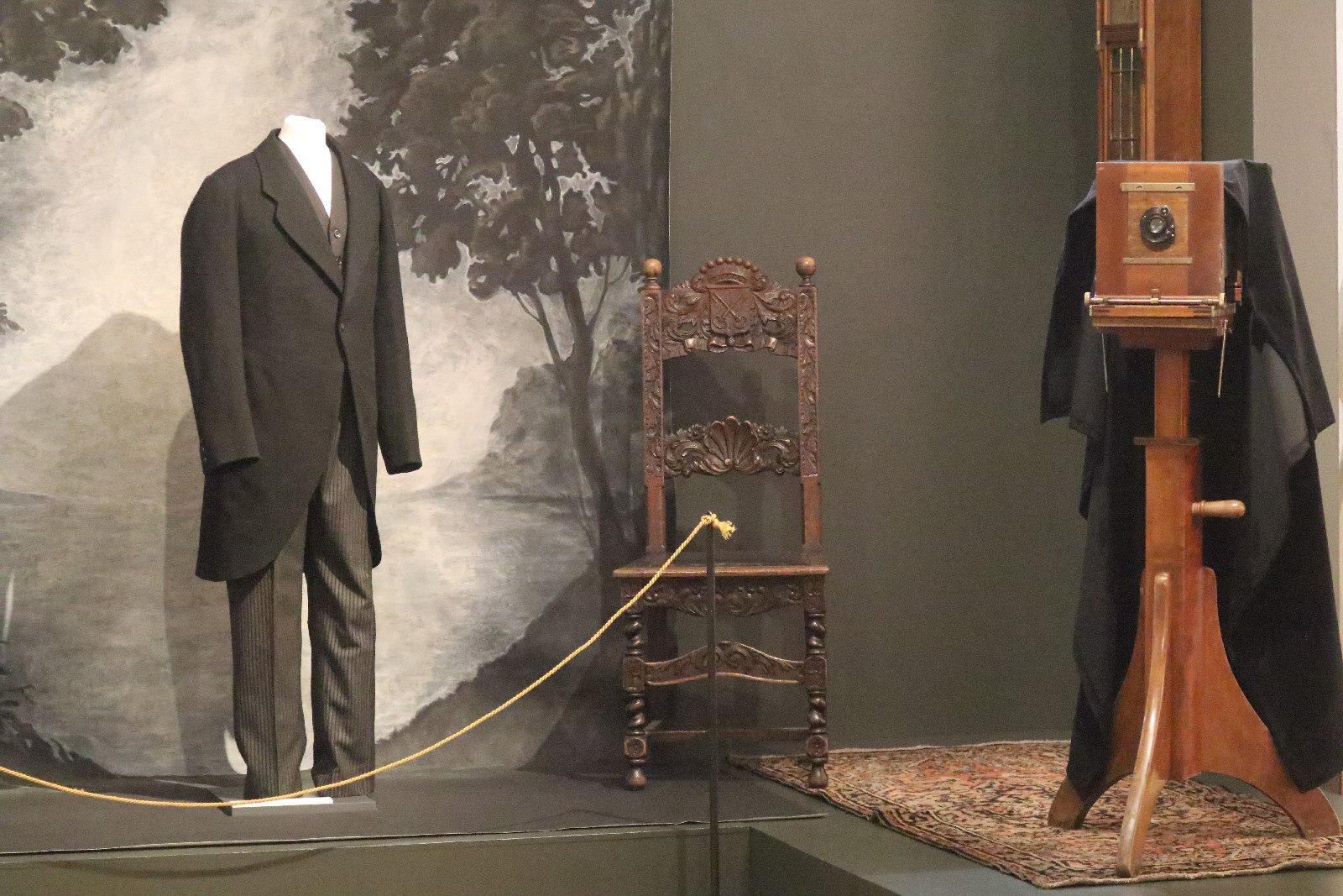 W dawnym atelier. Dzieje fotografii w Legnicy 1839–1939