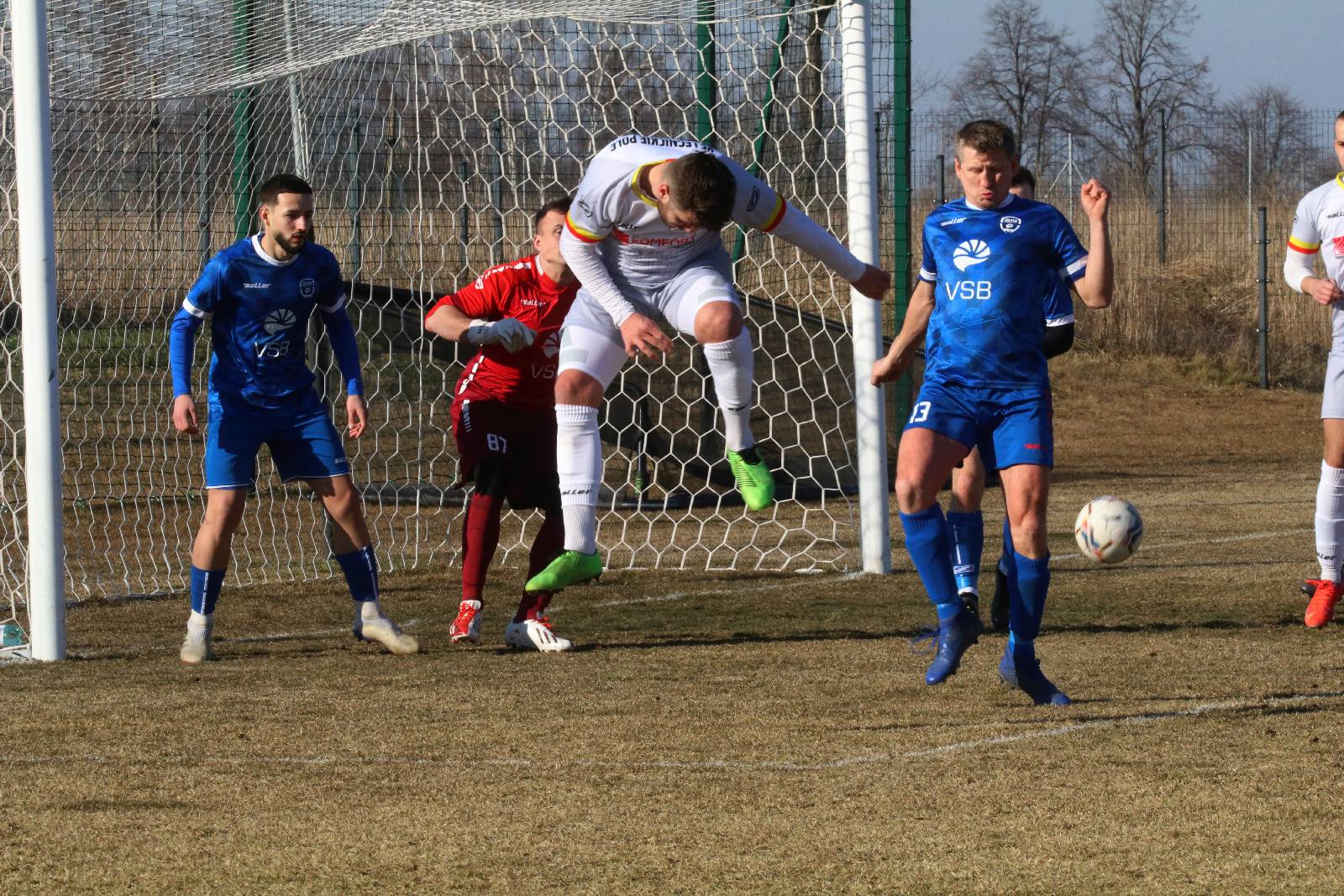 Posiłki z Ekstraklasy nie pomogły. Derby gminy dla Zrywu