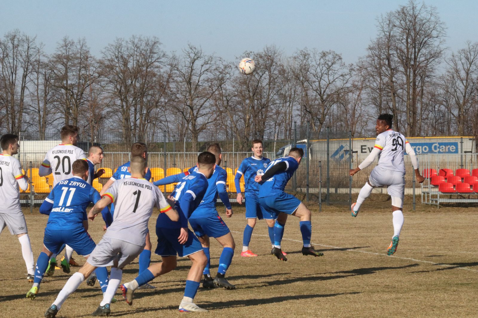 Posiłki z Ekstraklasy nie pomogły. Derby gminy dla Zrywu