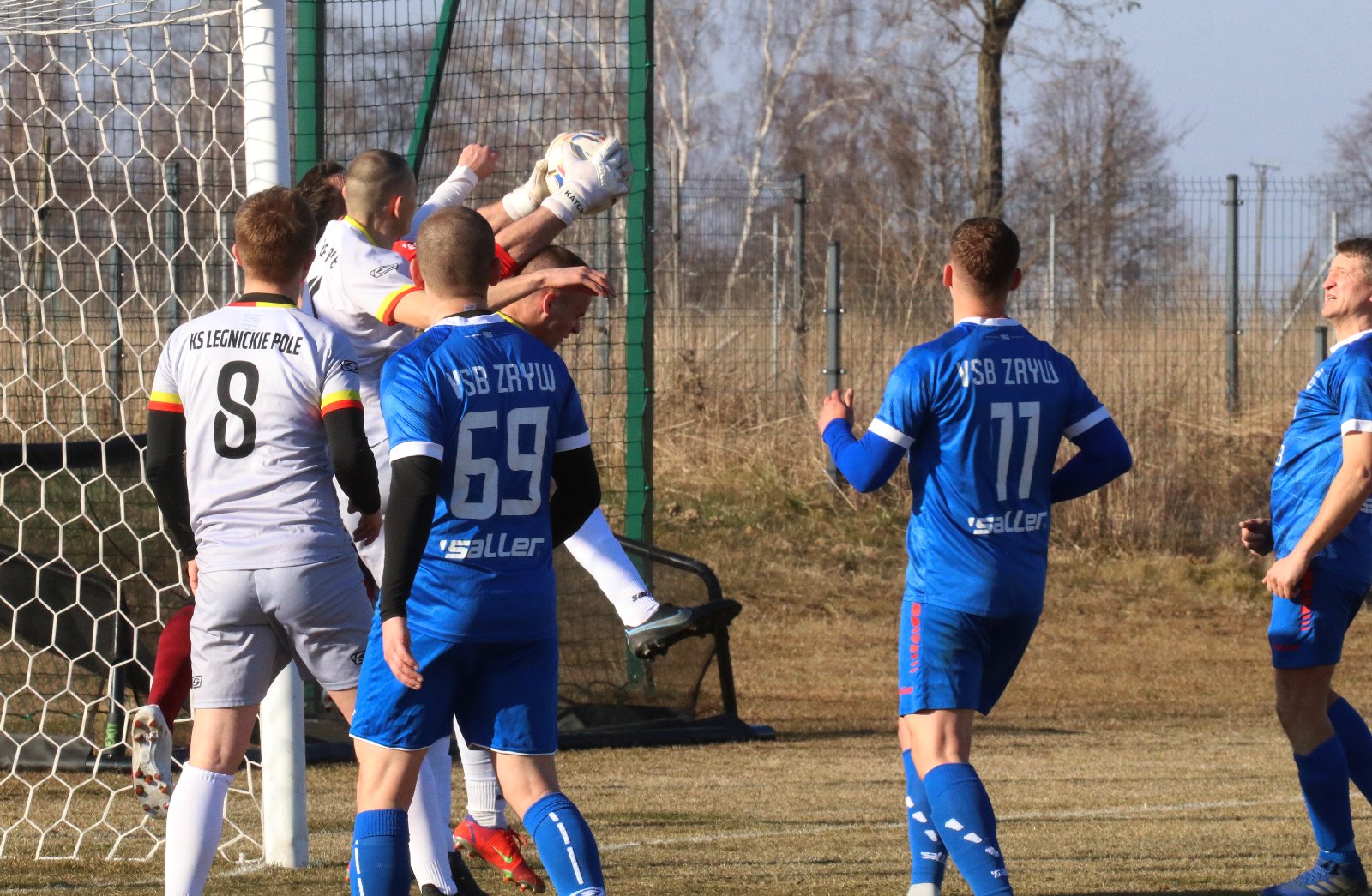 Posiłki z Ekstraklasy nie pomogły. Derby gminy dla Zrywu