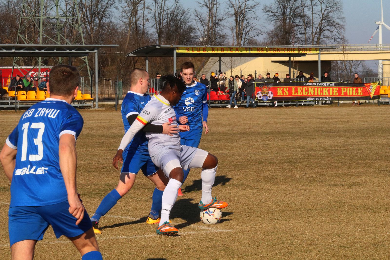 Posiłki z Ekstraklasy nie pomogły. Derby gminy dla Zrywu