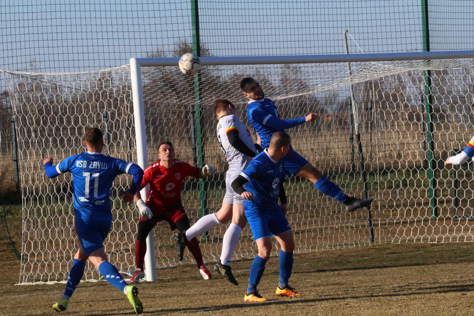 Posiłki z Ekstraklasy nie pomogły. Derby gminy dla Zrywu