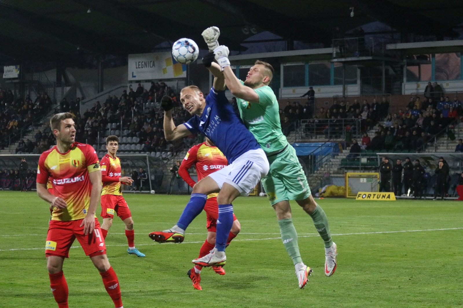 Podział punktów w meczu Miedzi Legnica z Koroną Kielce