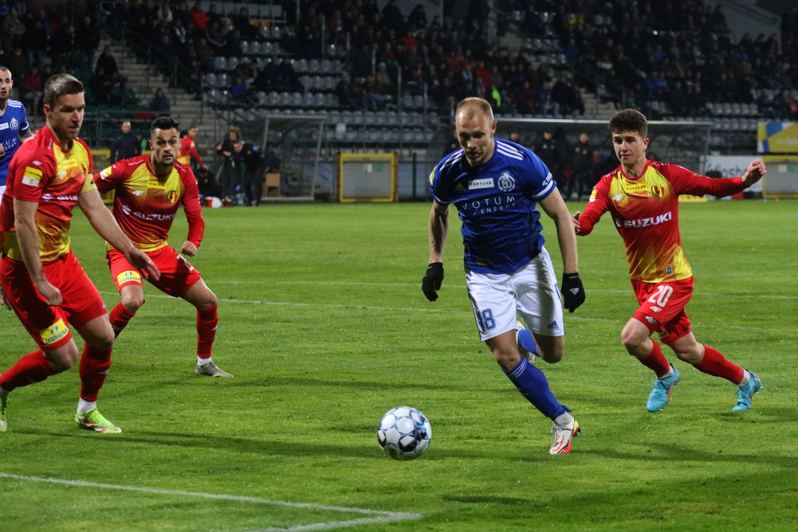 Podział punktów w meczu Miedzi Legnica z Koroną Kielce