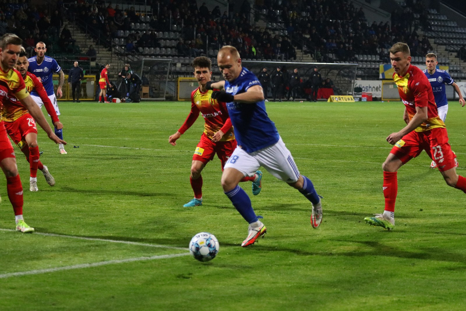 Podział punktów w meczu Miedzi Legnica z Koroną Kielce