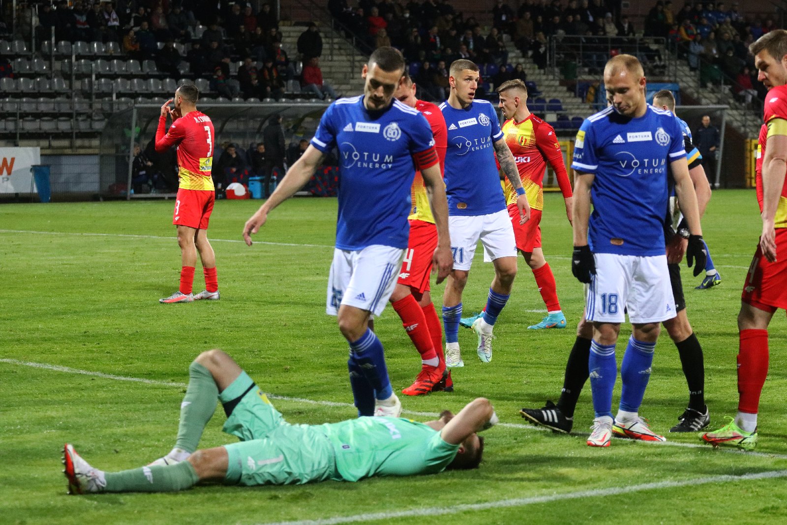 Podział punktów w meczu Miedzi Legnica z Koroną Kielce