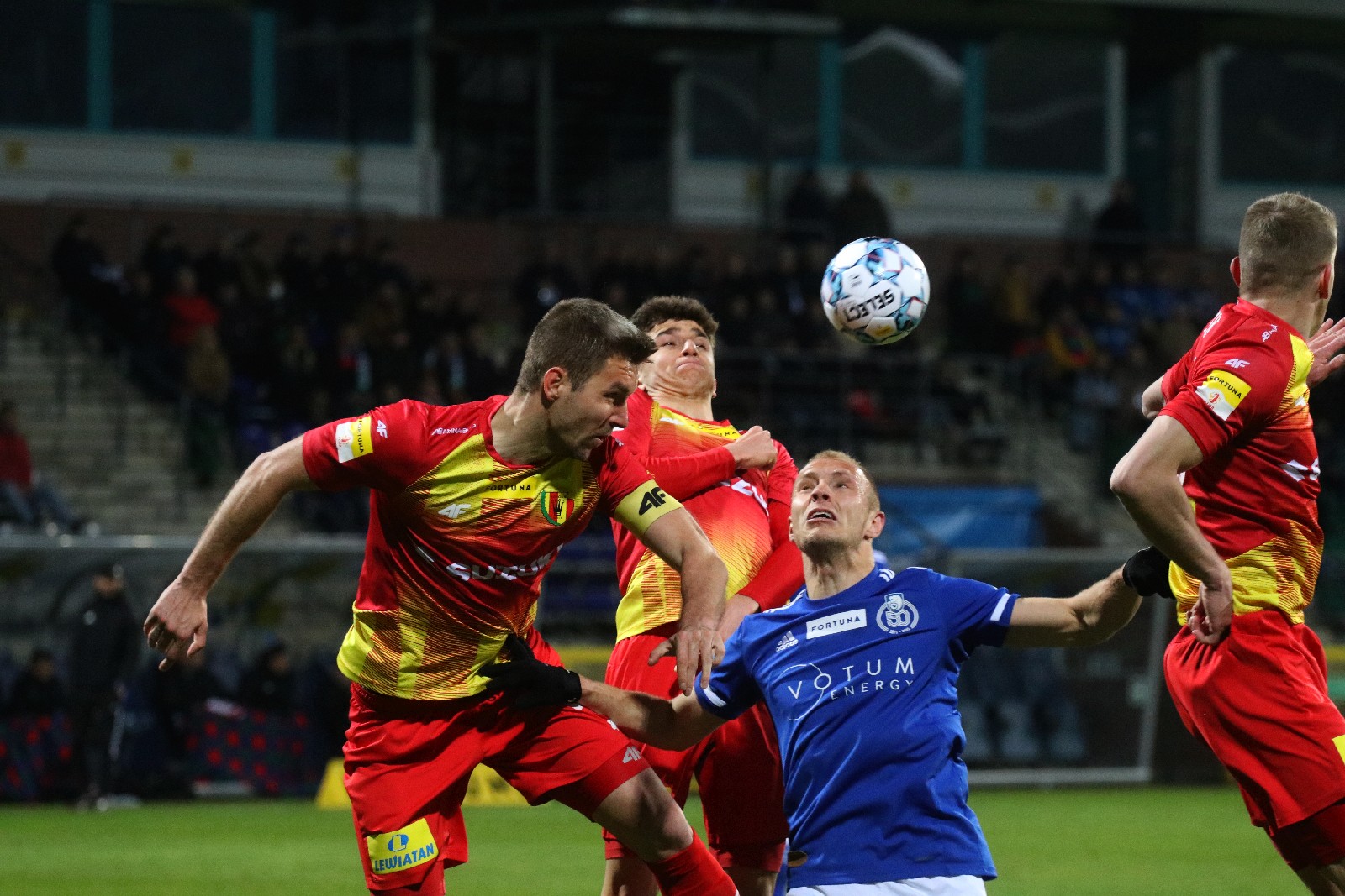 Podział punktów w meczu Miedzi Legnica z Koroną Kielce