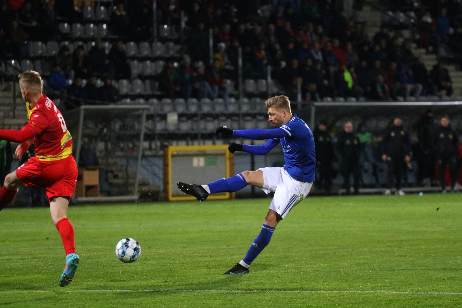Podział punktów w meczu Miedzi Legnica z Koroną Kielce