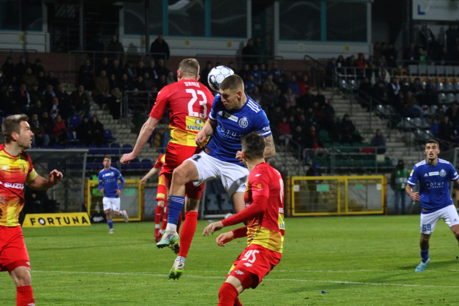 Podział punktów w meczu Miedzi Legnica z Koroną Kielce