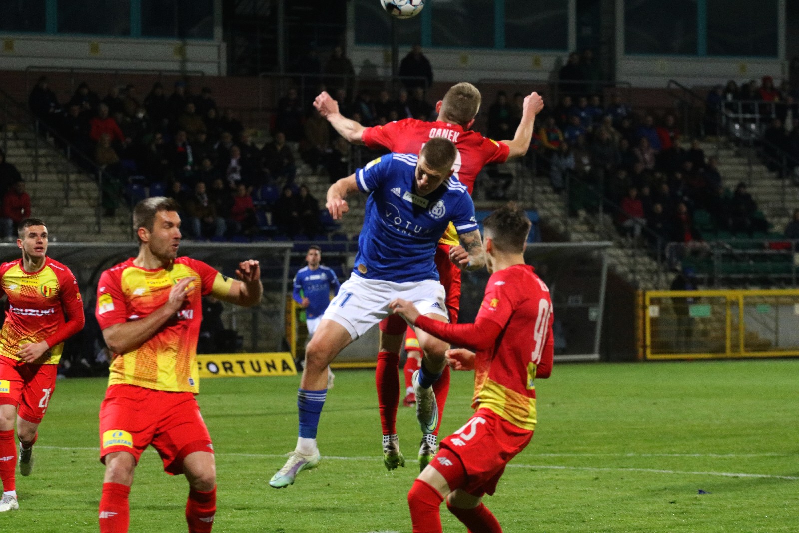 Podział punktów w meczu Miedzi Legnica z Koroną Kielce