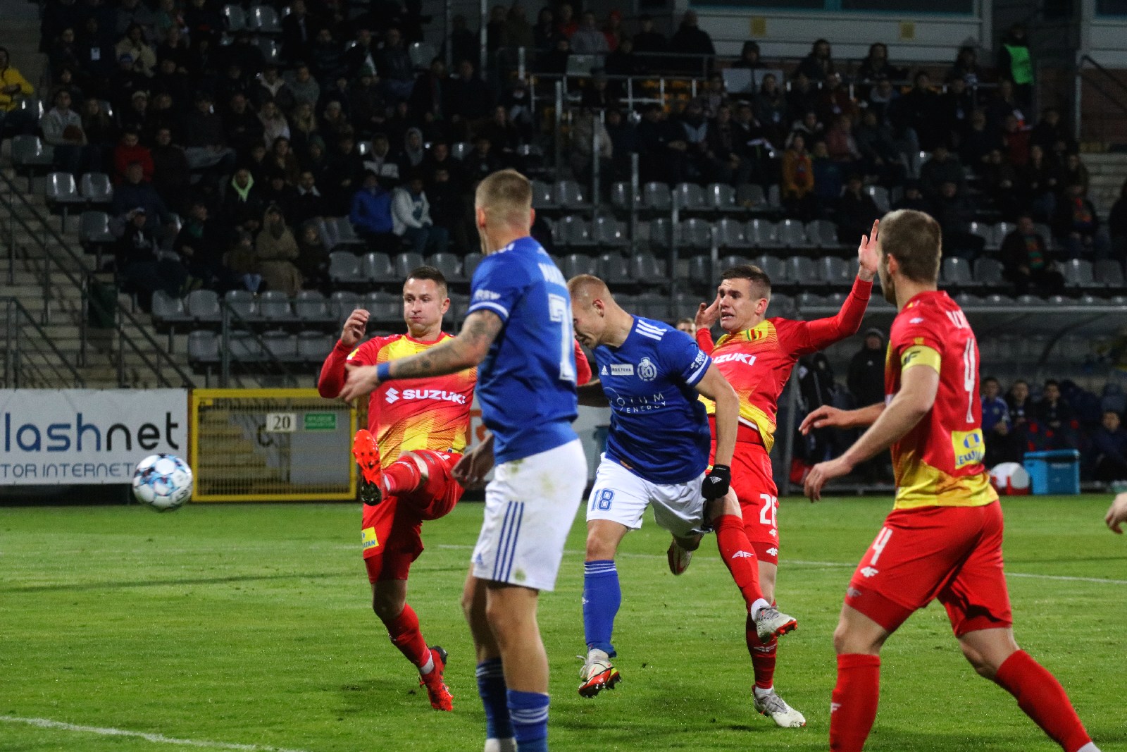 Podział punktów w meczu Miedzi Legnica z Koroną Kielce