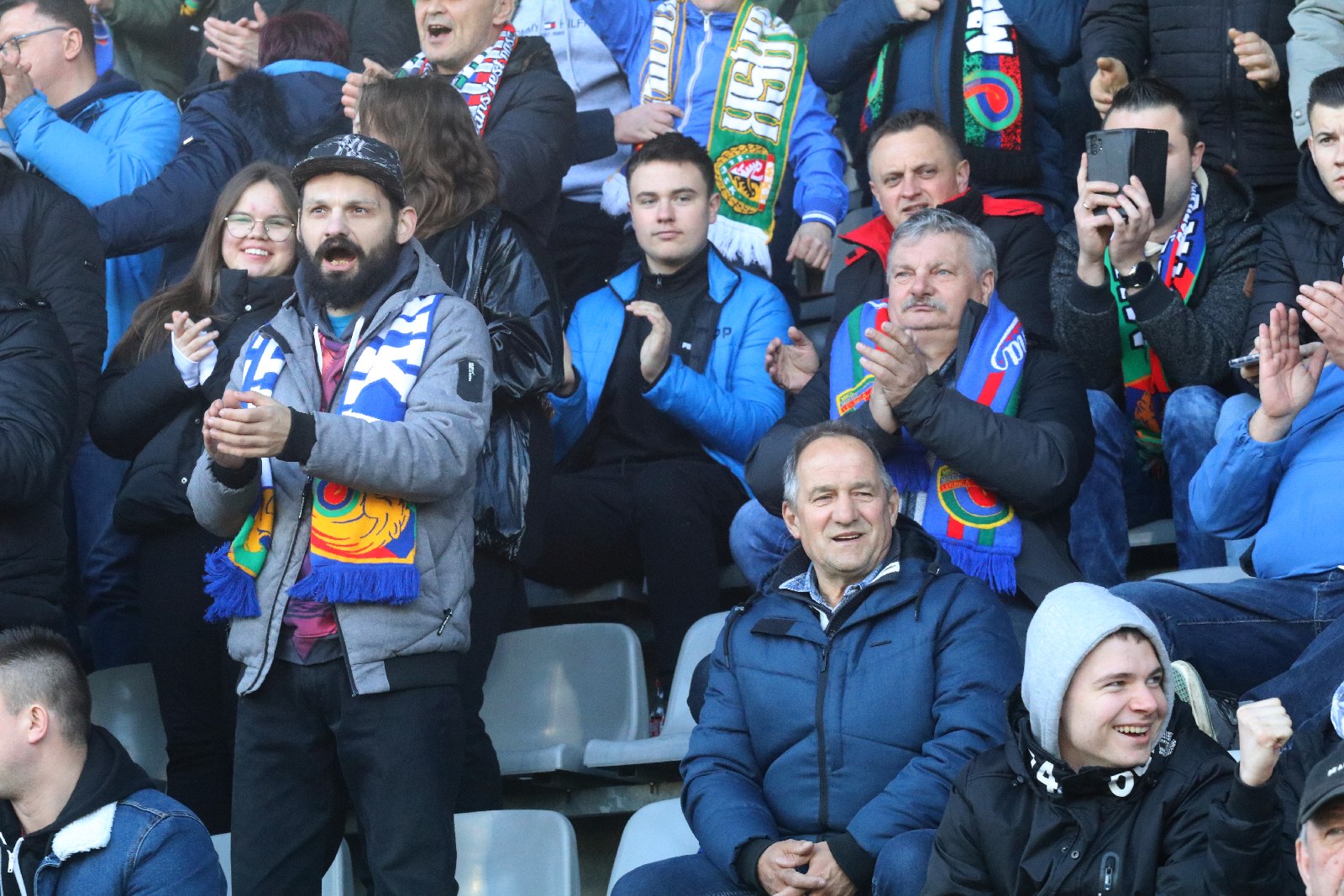 Kibice na stadionie Miedzi podczas meczu ze Stomilem Olsztyn
