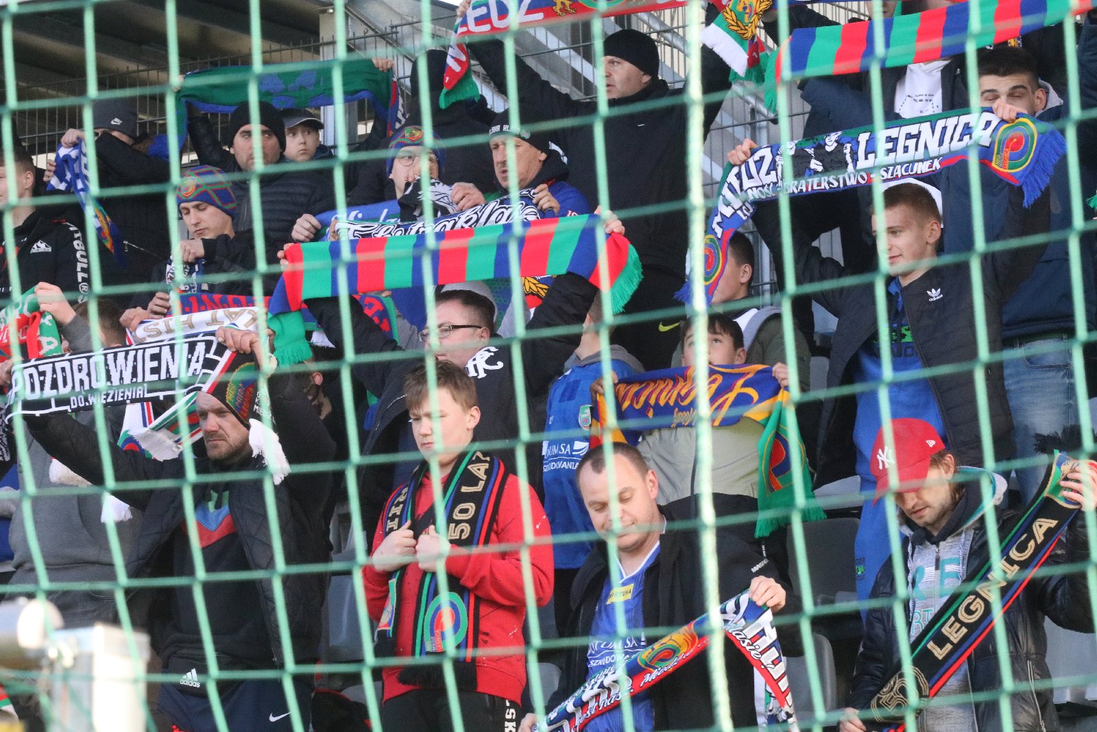 Kibice na stadionie Miedzi podczas meczu ze Stomilem Olsztyn