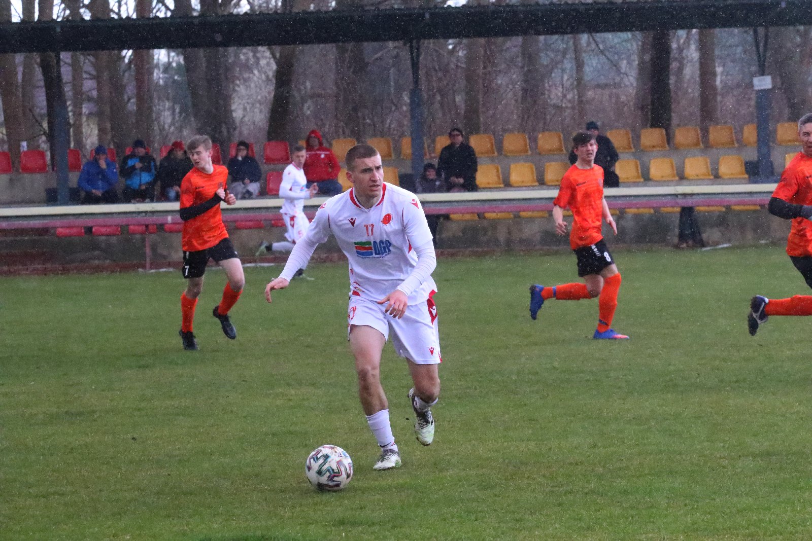 Lider nadal wygrywa. Iskra Kochlice pokonała Górnika Lubin