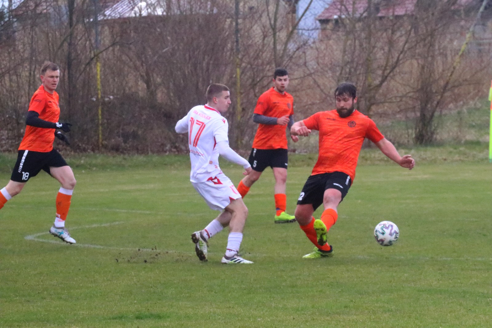 Lider nadal wygrywa. Iskra Kochlice pokonała Górnika Lubin