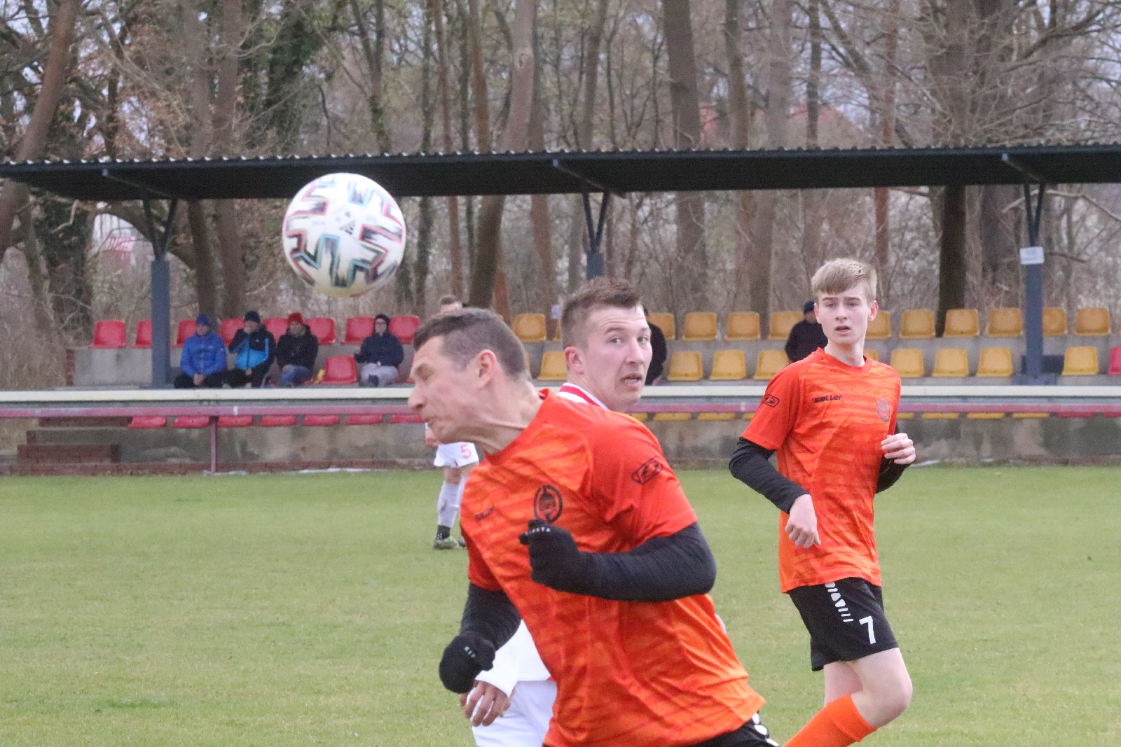 Lider nadal wygrywa. Iskra Kochlice pokonała Górnika Lubin