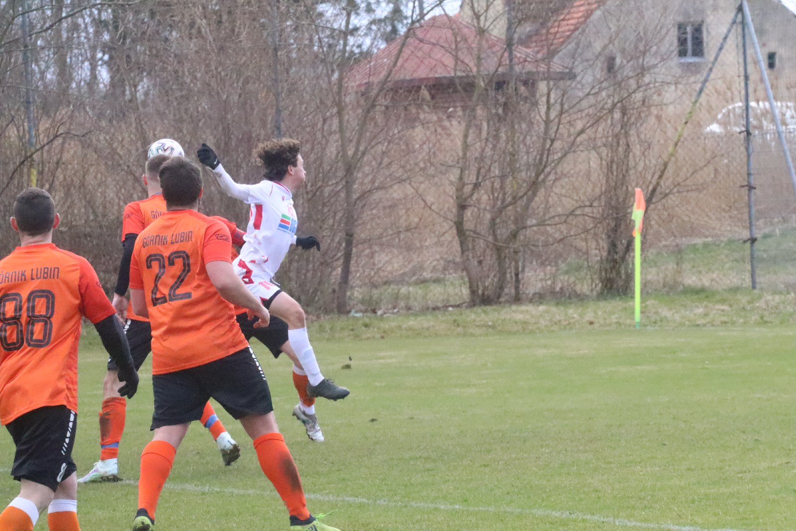 Lider nadal wygrywa. Iskra Kochlice pokonała Górnika Lubin