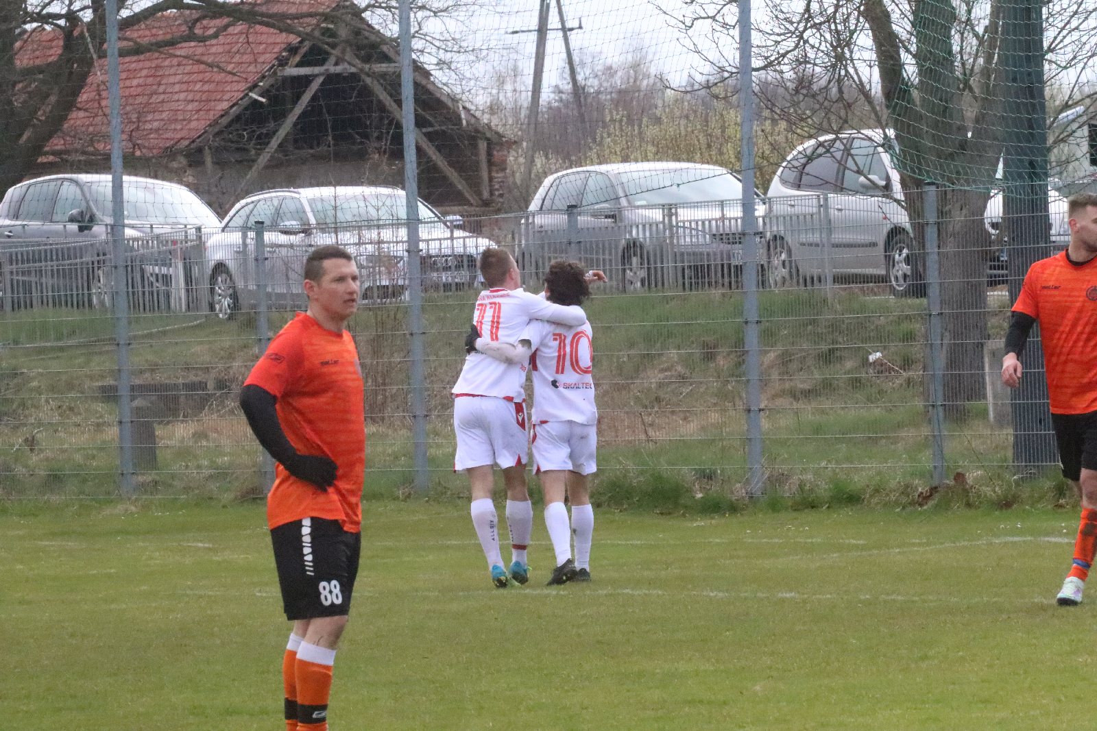 Lider nadal wygrywa. Iskra Kochlice pokonała Górnika Lubin
