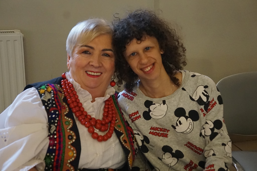 Wspólne malowanie jaj w Pątnowie w gminie Kunice