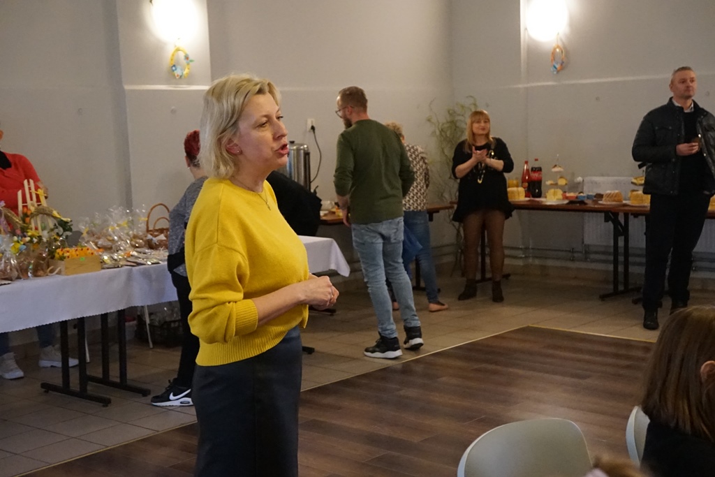 Wspólne malowanie jaj w Pątnowie w gminie Kunice