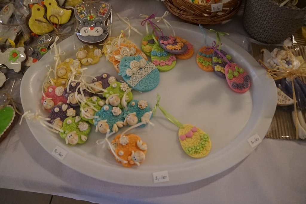 Wspólne malowanie jaj w Pątnowie w gminie Kunice