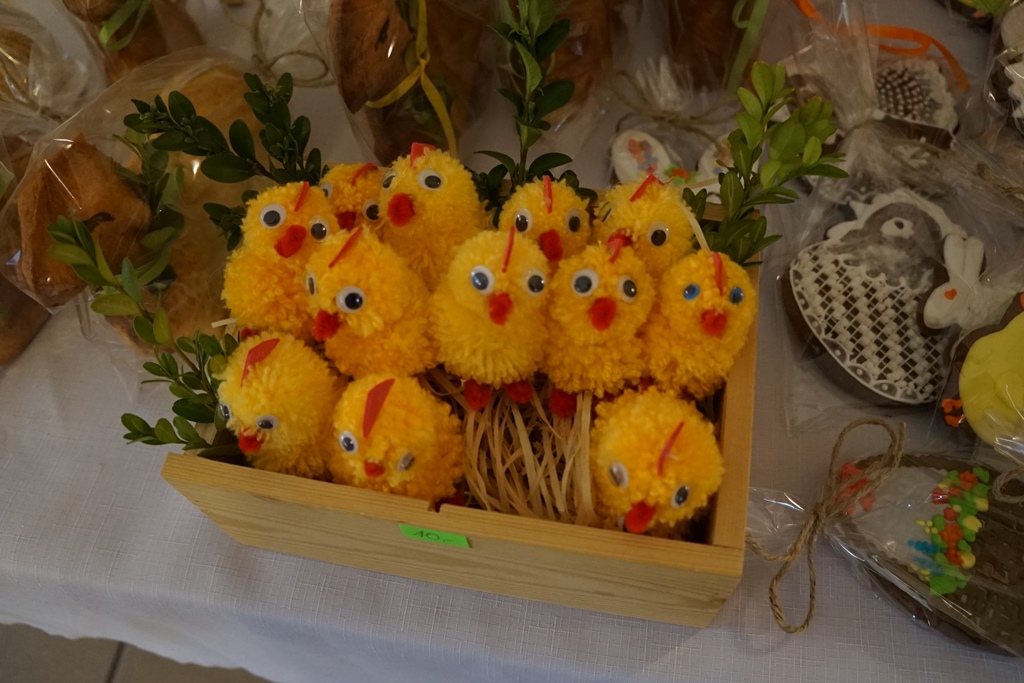 Wspólne malowanie jaj w Pątnowie w gminie Kunice
