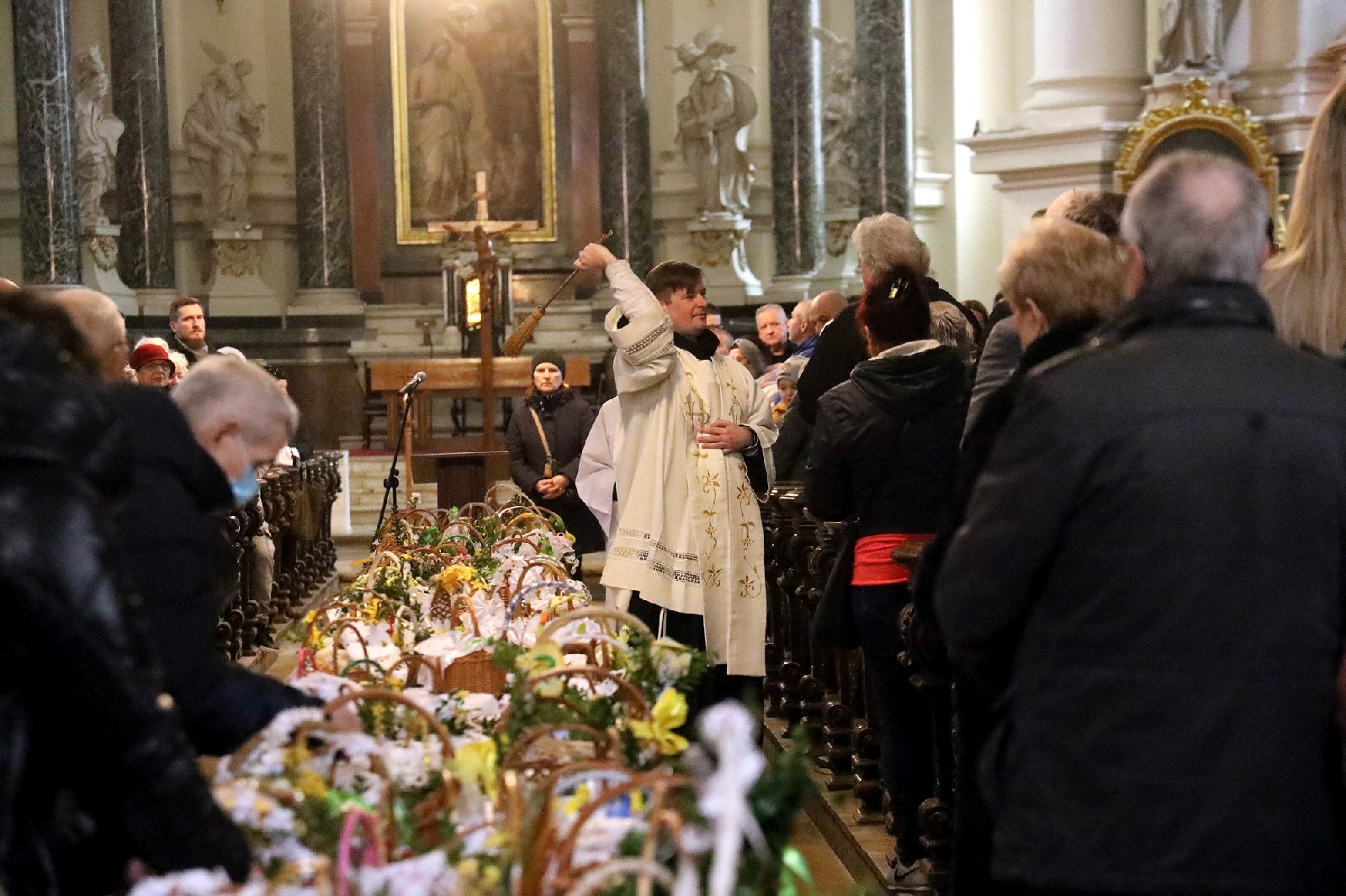 Święcenie pokarmów w legnickich kościołach
