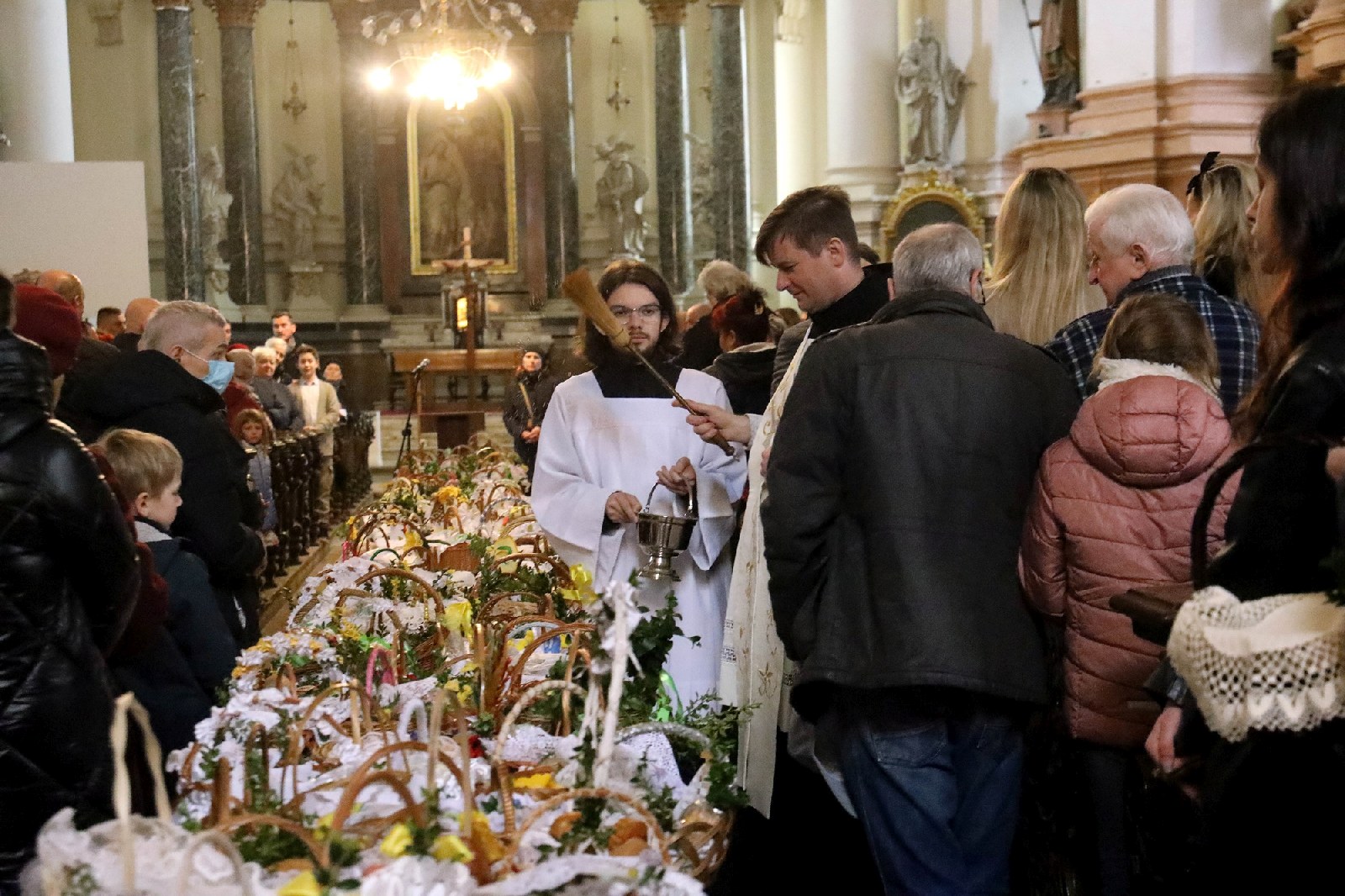 Święcenie pokarmów w legnickich kościołach