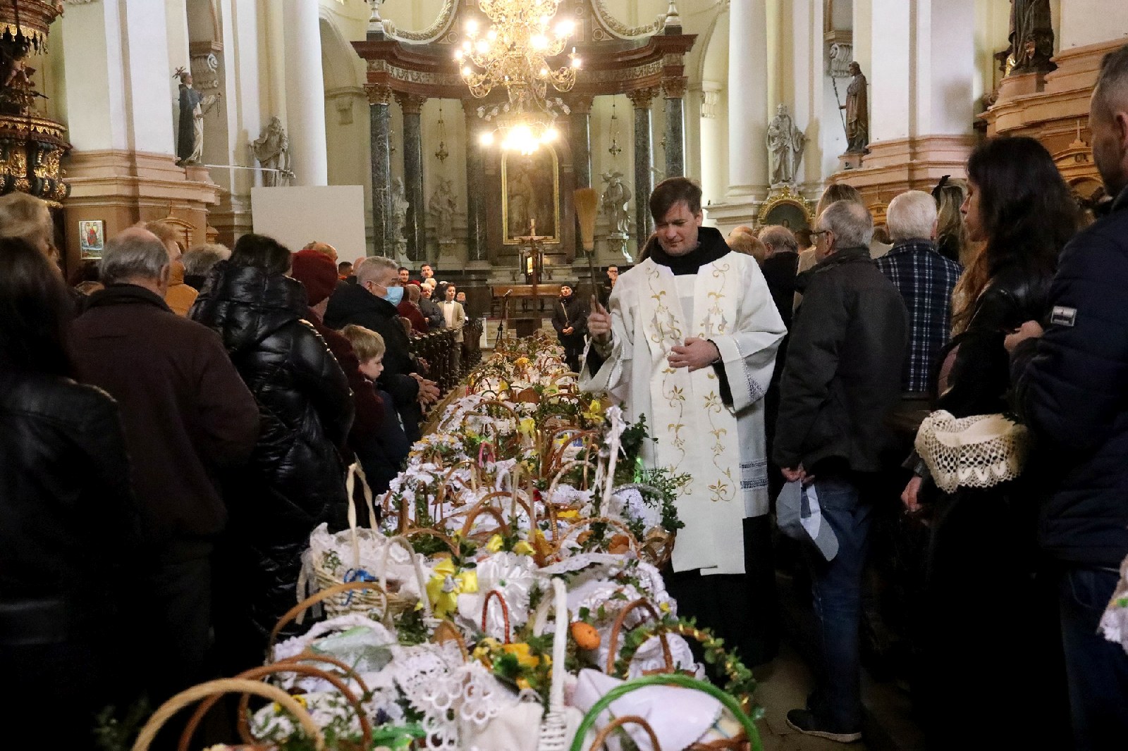 Święcenie pokarmów w legnickich kościołach