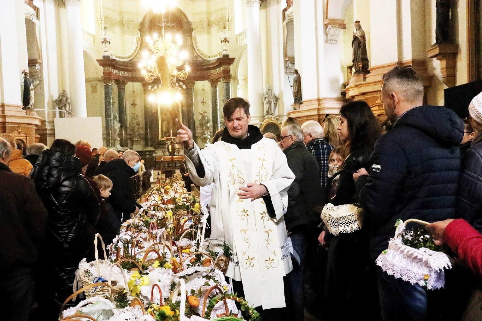 Święcenie pokarmów w legnickich kościołach