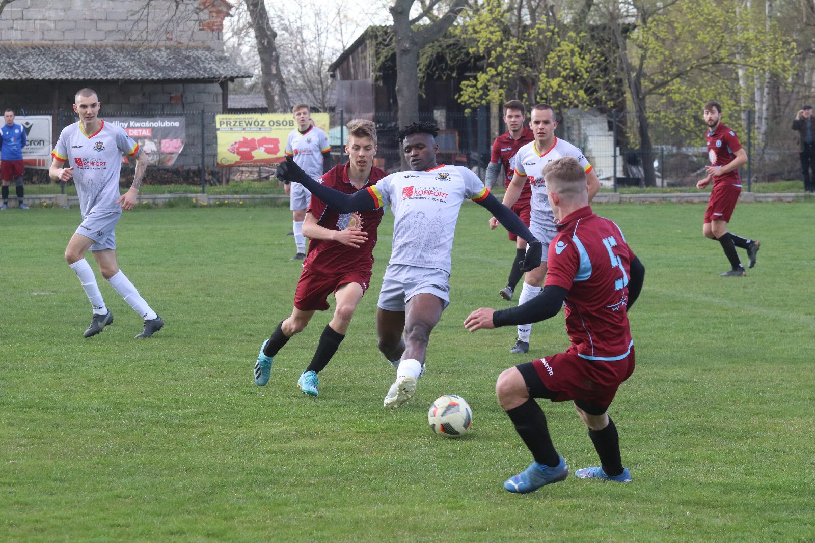 Derby w Koskowicach. KS Legnickie Pole ograł Błękitnych