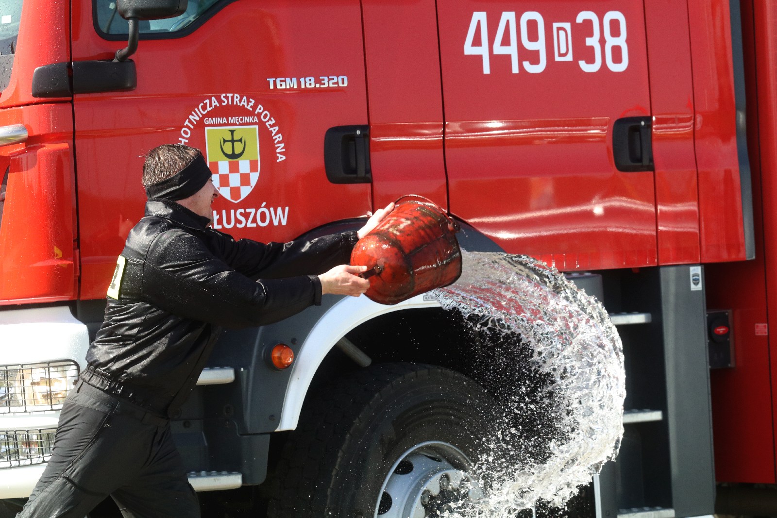 Dyngusowa zabawa z Ochotniczą Strażą Pożarną z Raczkowej