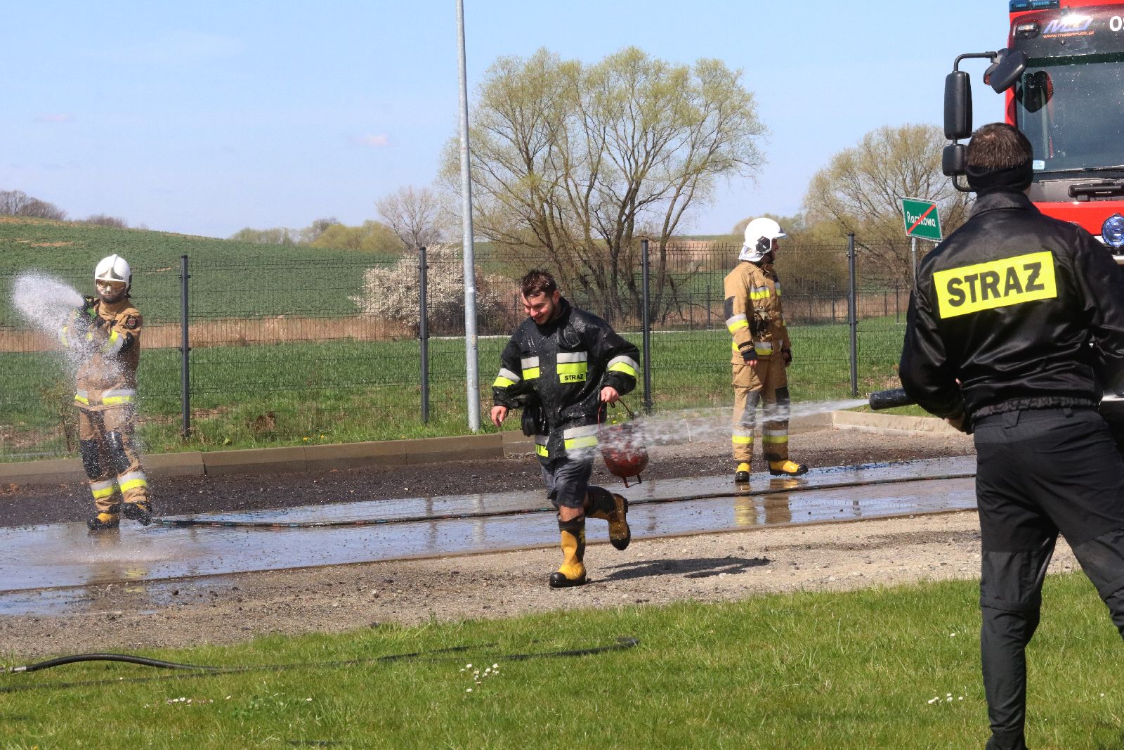 Dyngusowa zabawa z Ochotniczą Strażą Pożarną z Raczkowej