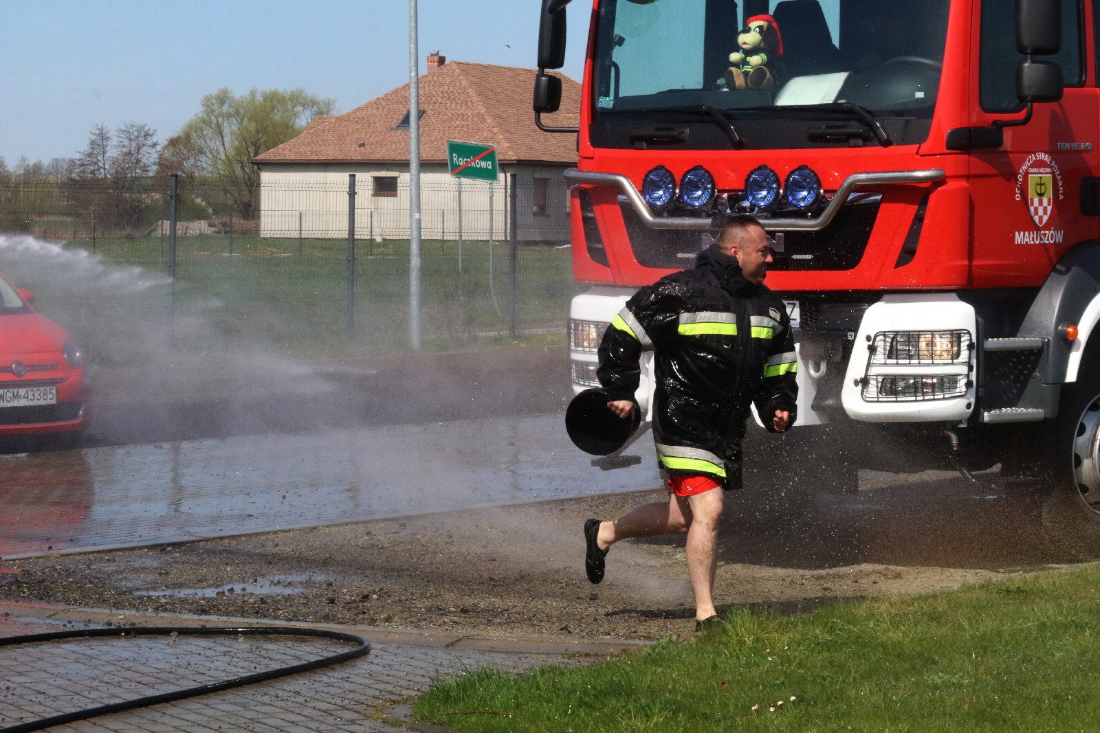Dyngusowa zabawa z Ochotniczą Strażą Pożarną z Raczkowej