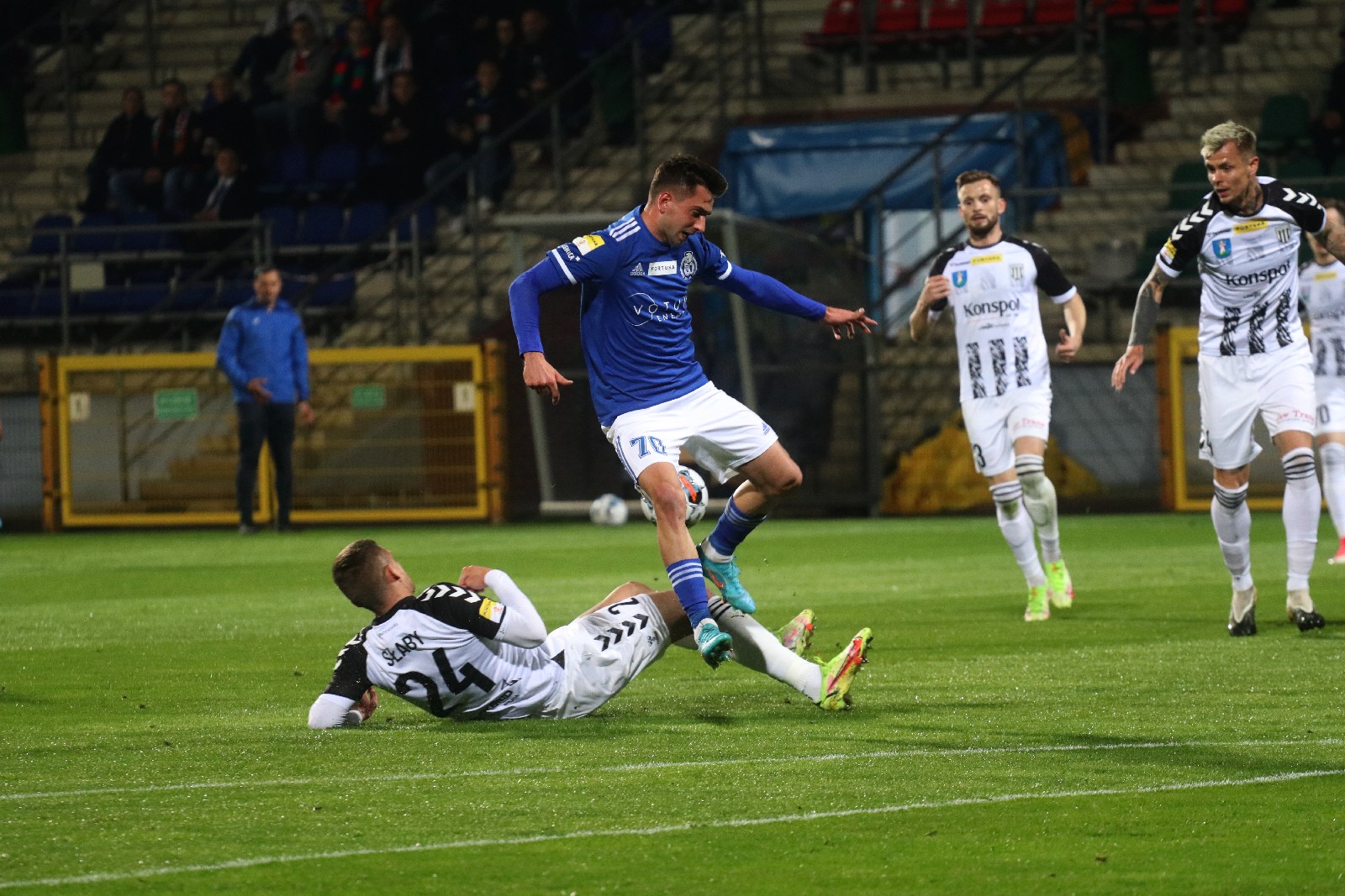Miedź Legnica traci dwa punkty z Sandecją Nowy Sącz       	