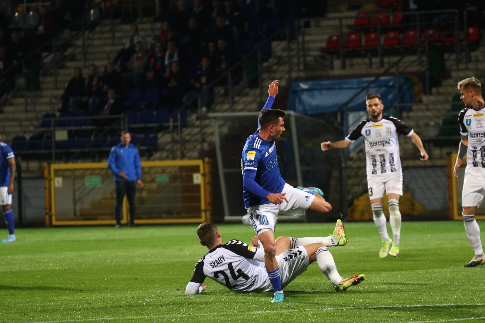 Miedź Legnica traci dwa punkty z Sandecją Nowy Sącz       	