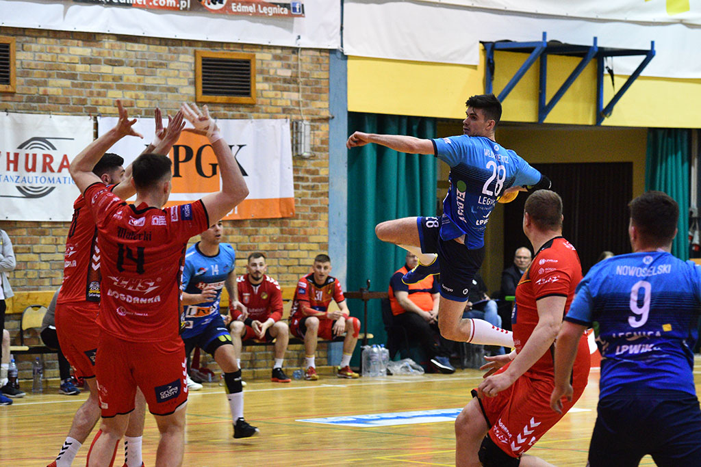 Siódemka Miedź Legnica wygrywa jedną bramką z Zamościem