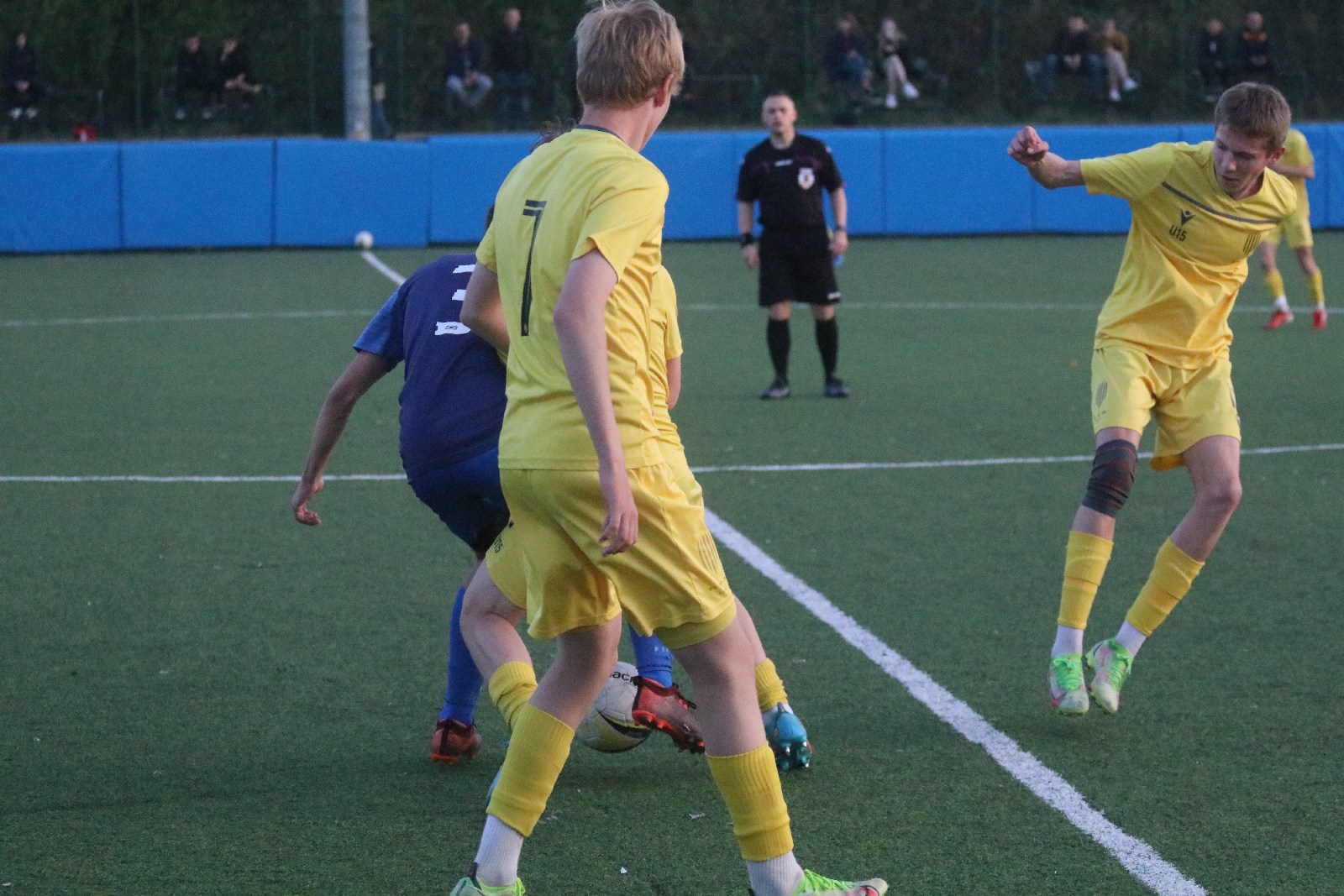 Juniorzy ze Lwowa lepsi od juniorów Konfeksu Legnica
