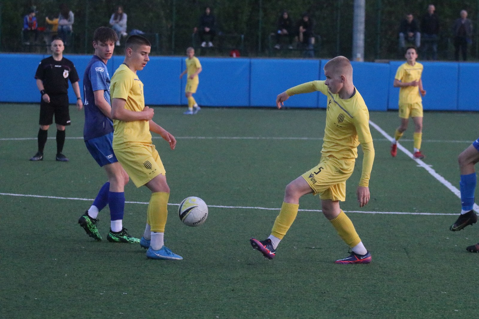Juniorzy ze Lwowa lepsi od juniorów Konfeksu Legnica