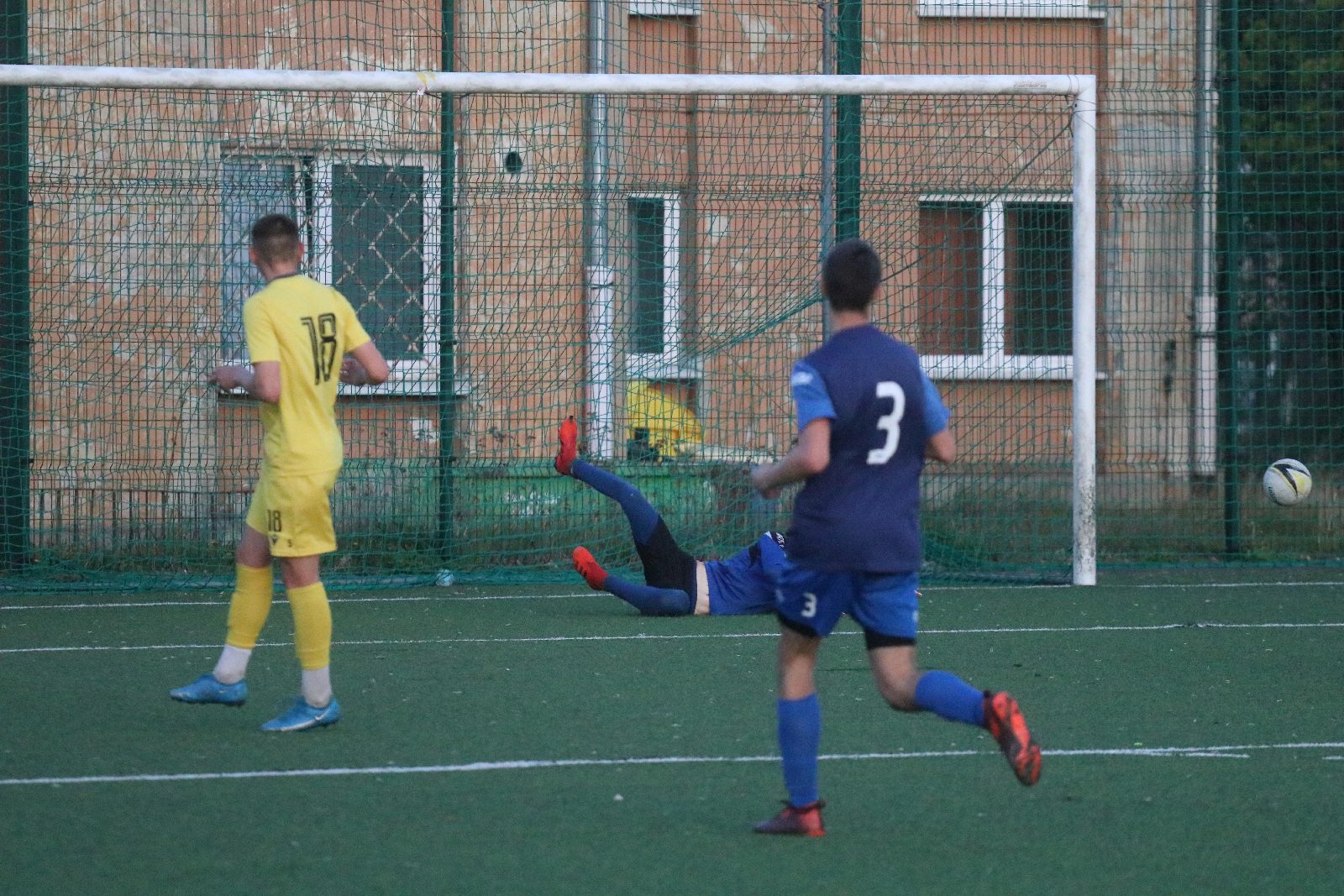 Juniorzy ze Lwowa lepsi od juniorów Konfeksu Legnica
